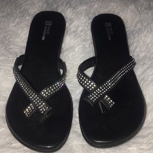 White Mountain black sandals with heels